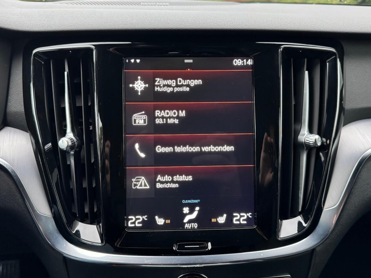 Volvo V60 2.0 T4 211pk autom Momentum Pro ecc,led,navigatie,zwleer,trekhaak