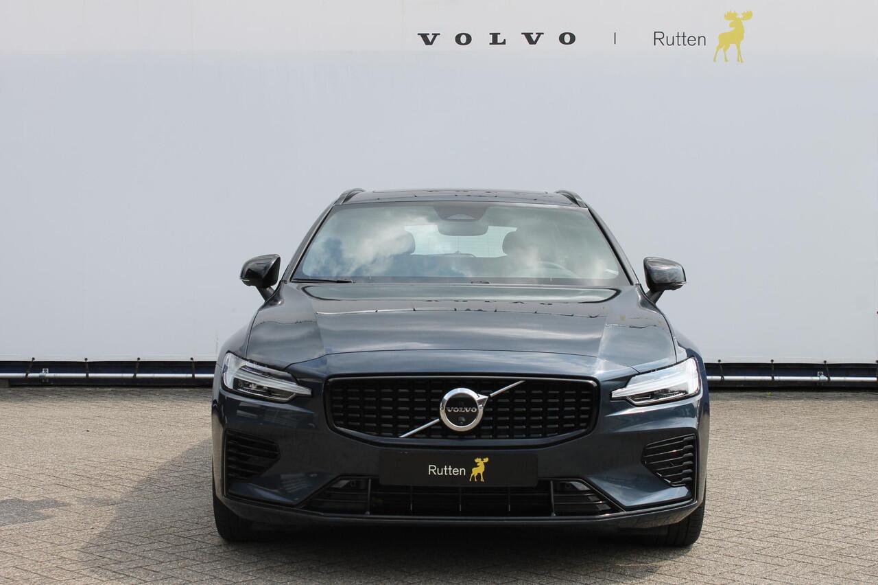 Volvo V60 T6 350PK Automaat Plug-in hybrid AWD Plus Dark Panoramisch schuif-kanteldak / Semi elektrisch wegklapbare trekhaak / Google infotainment / Verwarmbare voorstoelen en stuurwiel / Adaptieve cruise control