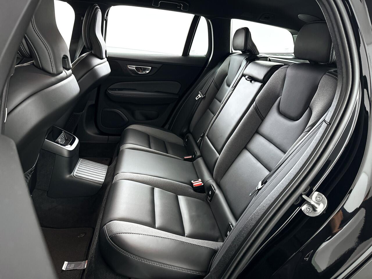 Volvo V60 T6 Plug-in hybrid AWD Plus Dark | 360° camera | Harman Kardon | Stoel- en Stuurverwarming | Trekhaak