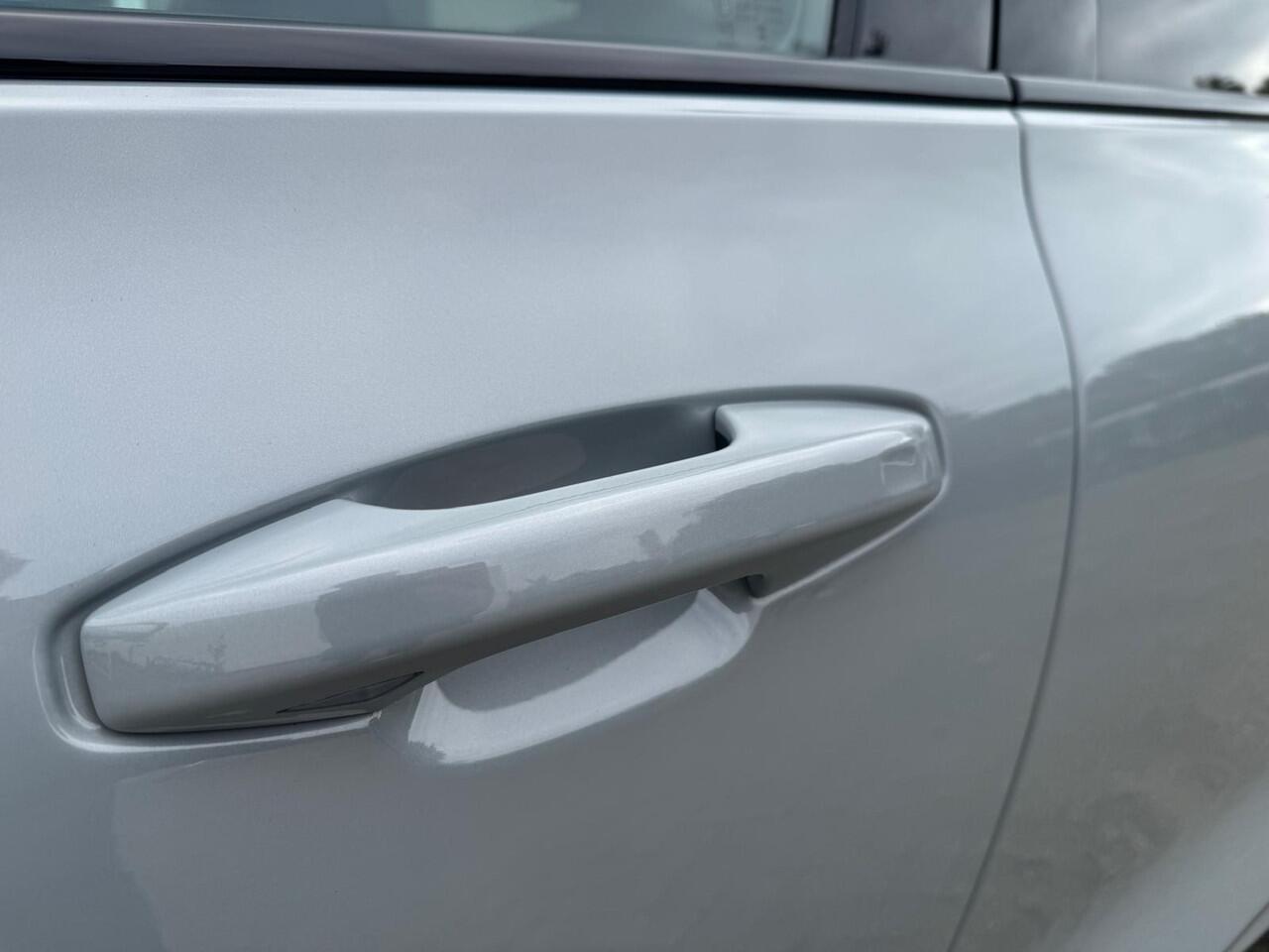 Volvo V60 2.0 B4 Plus Dark, HARMAN/KARDON, LEDER, Elektrische stoelen met geheugen . Een proefrit levert het bewijs. Neem contact op en we maken een afspraak!