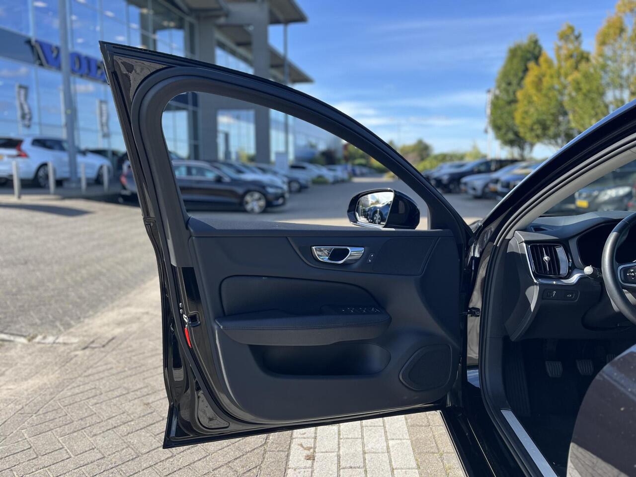 Volvo V60 D3 Momentum Leder 6-Speed | Voorruitverwarming | Achteruitrijcamera | Apple Carplay |