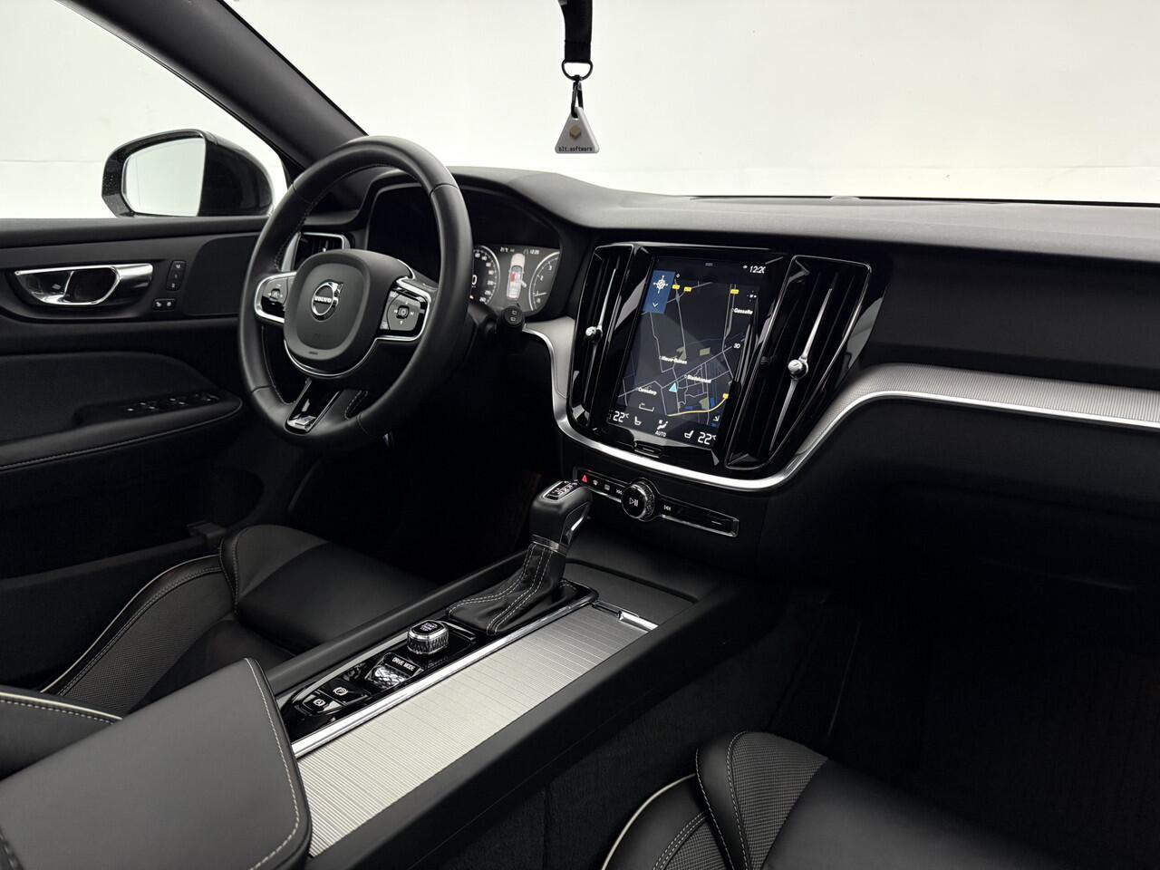 Volvo V60 2.0 T4 R-Design | Pano | Virtual | Memory | Stoelverw. | Camera | Carplay | Cruise | NAP