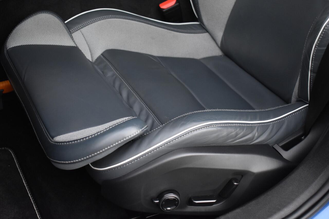 Volvo V60 T6 340PK Recharge AWD R-Design | Trekhaak | Climate Pro | Park Assist | Lighting |