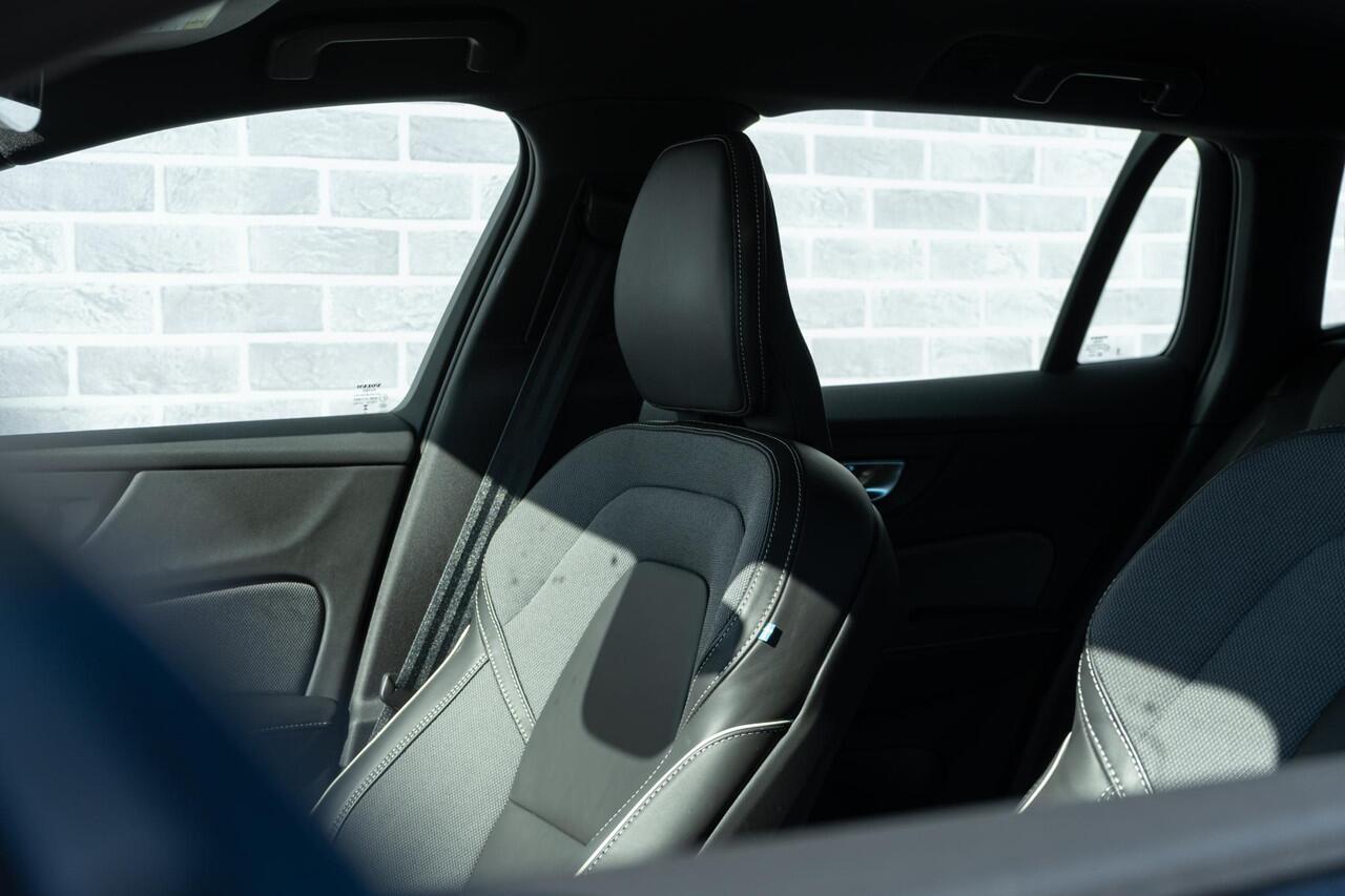 Volvo V60 T6 Plug-in hybrid AWD Plus Dark | Trekhaak | Adaptieve Cruise Control | Harman Kardon | BLIS| 360° camera | Stoelverw. V+A