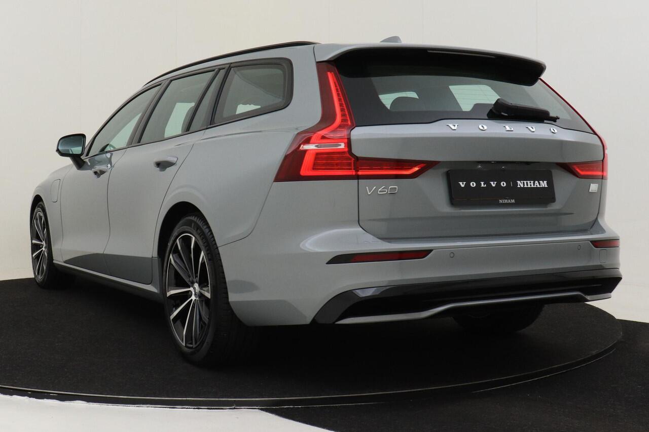 Volvo V60 T8 RECHARGE ULTRA DARK -PANO.DAK|HEAD-UP DISP.|CAMERA|HARMAN/KARDON