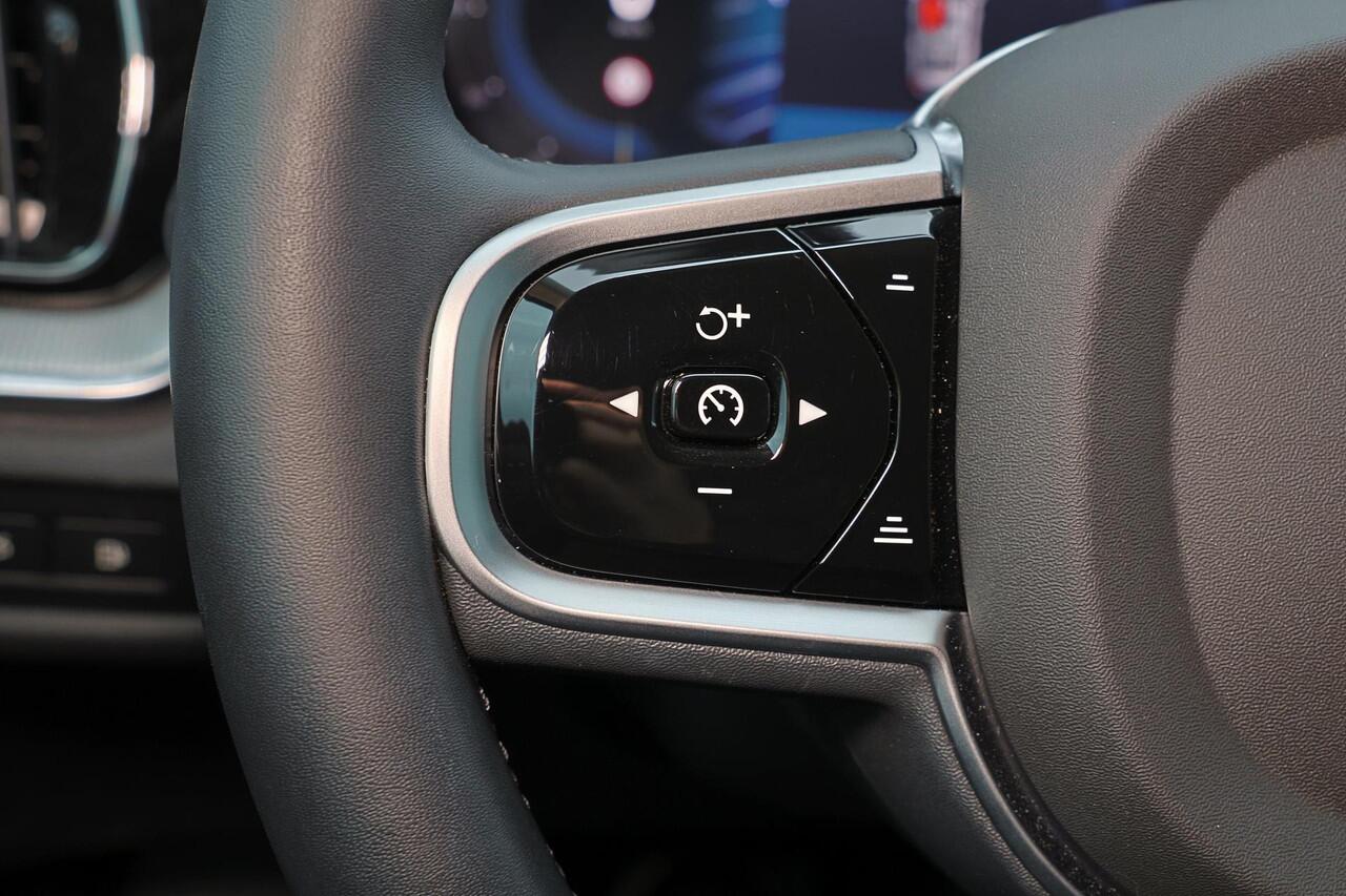 Volvo V60 T6 Recharge AWD Plus Dark - IntelliSafe Assist & Surround - 360º Camera - Harman/Kardon audio - Adaptieve LED koplampen - Verwarmde voorstoelen, stuur & achterbank - Parkeersensoren voor & achter - Elektr. bedienb. voorstoelen met geheugen - Extra getint 