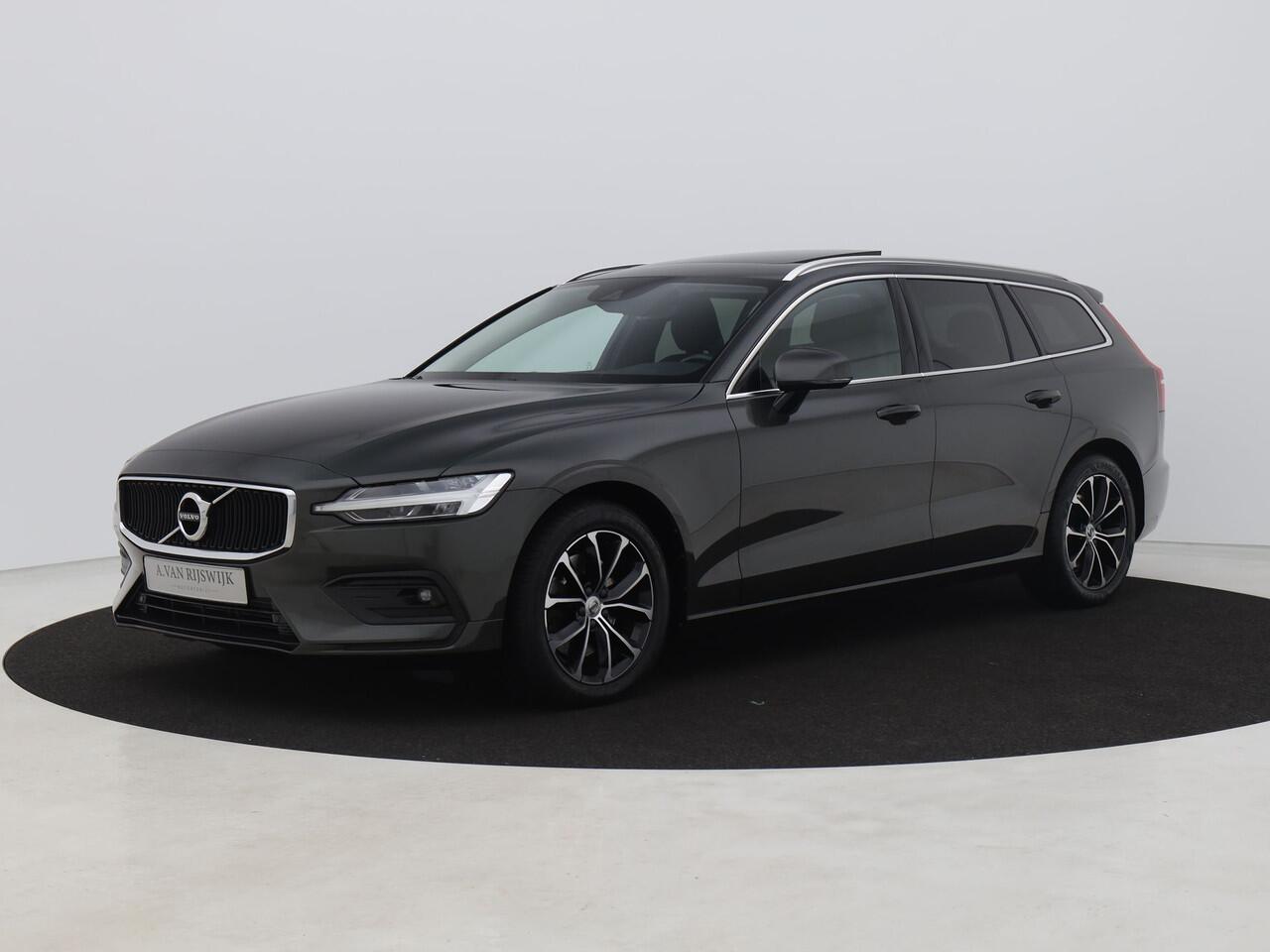 Volvo V60 2.0 B3 Momentum | PANO | CAMERA | ADAPTIVE | STOEL- EN STUURVERW. | TREKHAAK