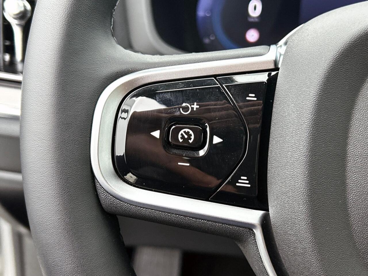 Volvo V60 2.0 T6 Plus Dark | Trekhaak | Sport Leder | 360* | Blis | Pilot