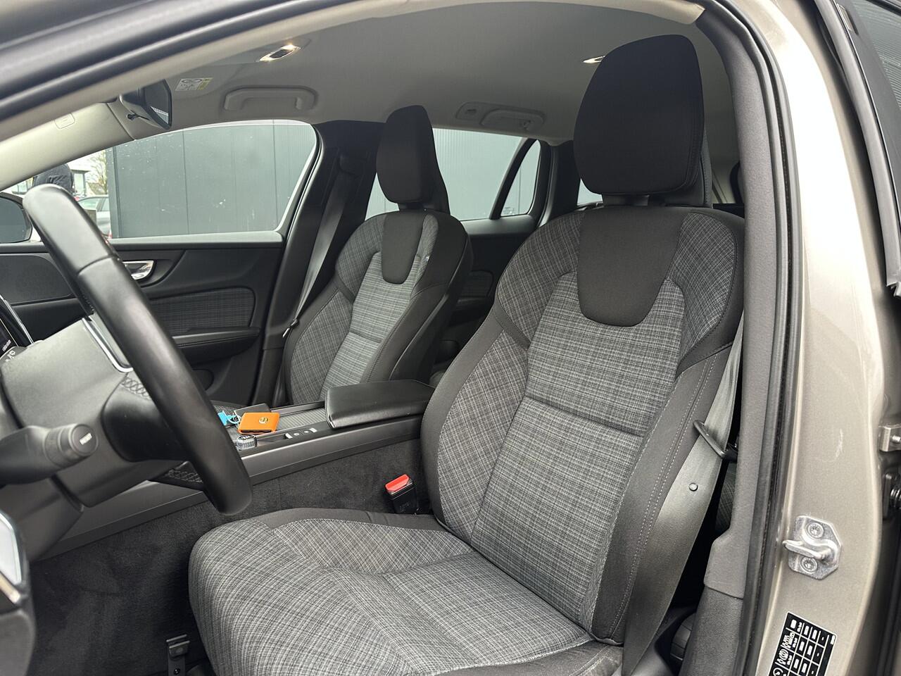 Volvo V60 2.0 B3 Momentum | Trekhaak | Navigatie