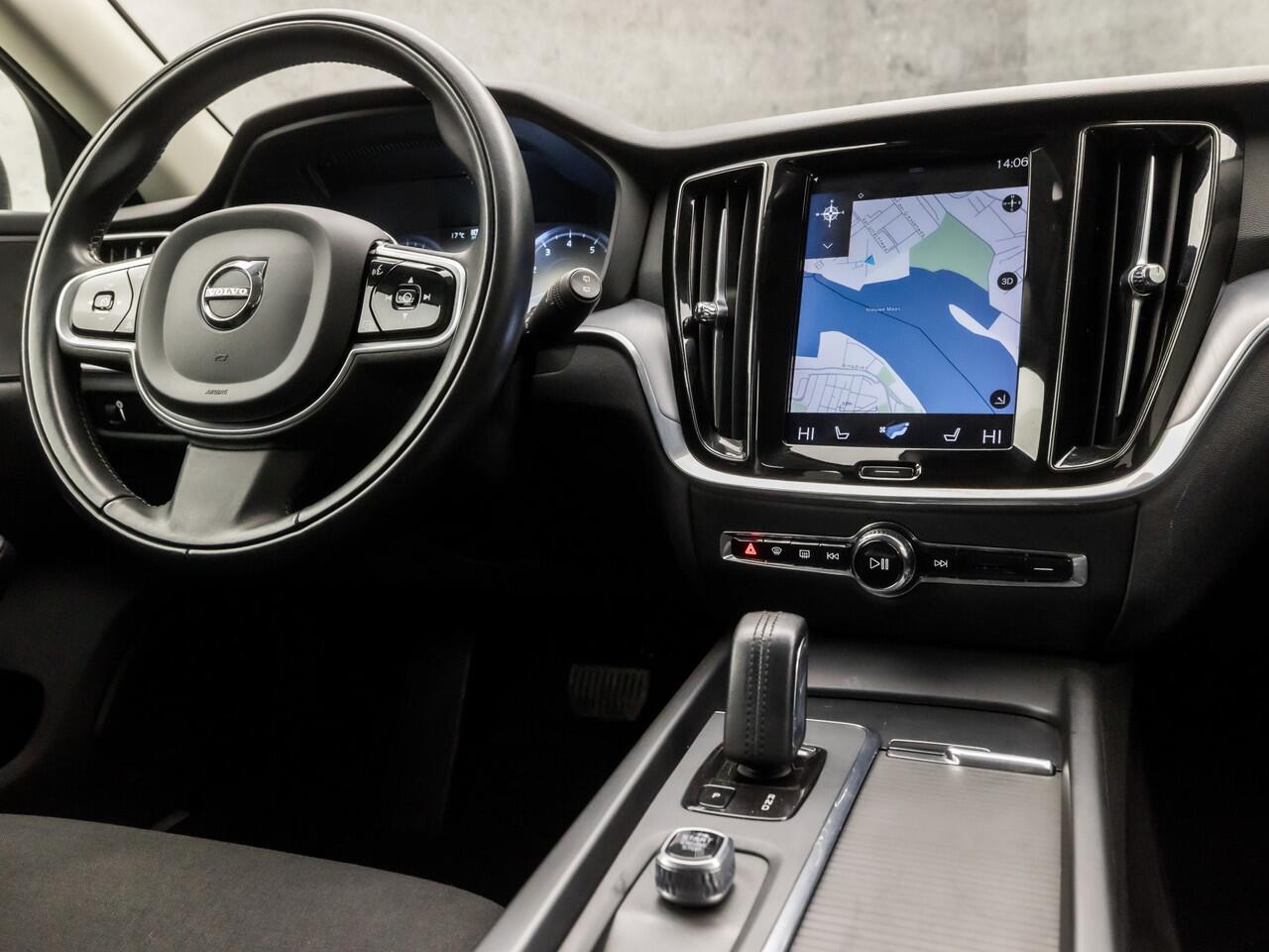 Volvo V60 2.0 B3 Momentum 164Pk Automaat (GROOT NAVI, CAMERA, ADAPTIVE CRUISE, SPORTSTOELEN, LED KOPLAMPEN, STUUR/STOELVERWARMING, NIEUWE APK, NIEUWSTAAT)