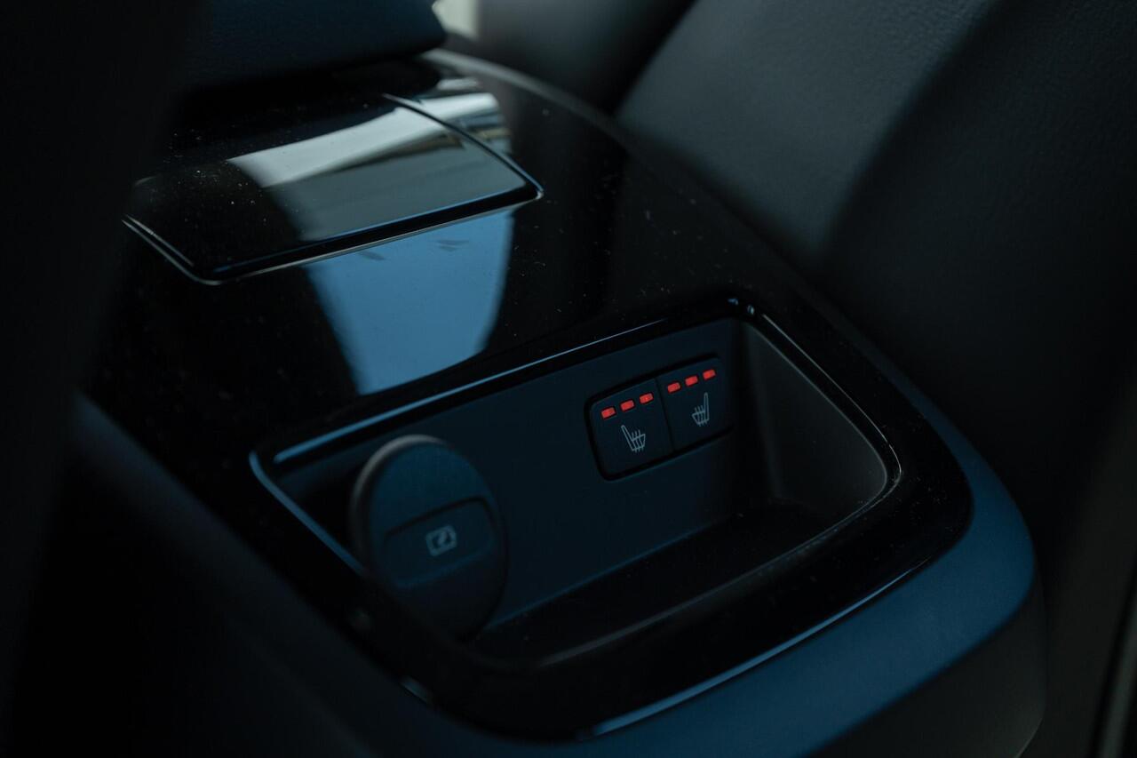 Volvo V60 T6 Plug-in hybrid AWD Plus Dark Aut | Trekhaak 2000 kg | Adaptieve Cruise Control | Harman Kardon | BLIS| 360° camera | Stoelverw. V+A