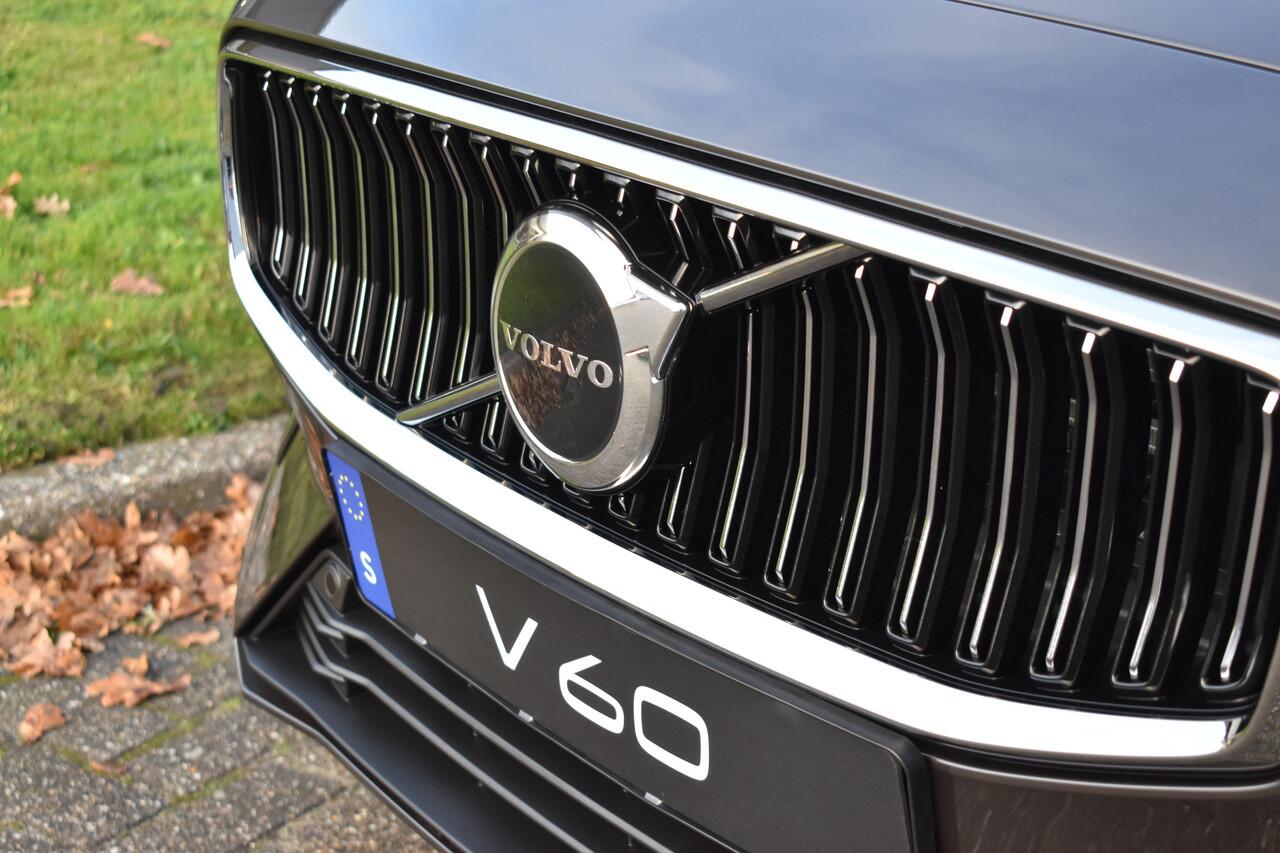 Volvo V60 T6 AWD 350PK Plug-in Hybrid Essential Edition | ¤3.000 Voordeel | Camera | 19"LMV | Stoel-stuur verwarming | Getint glas |