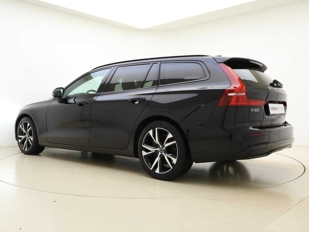 Volvo V60 B4 Automaat Plus Dark / Standkachel / Stoel/- stuurverwarming / Keyles entry / Trekhaak / Camera /