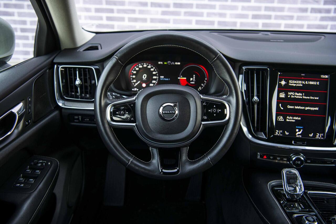 Volvo V60 2.0 T8 Twin Engine AWD Inscription | Adaptieve Cruise Control | Harman Kardon Audio | Parkeercamera | Trekhaak | Dodehoek Detectie | Stoel-/Voorruitverwarming | Nappa Lederen Bekleding + Stoelventilatie en massage |