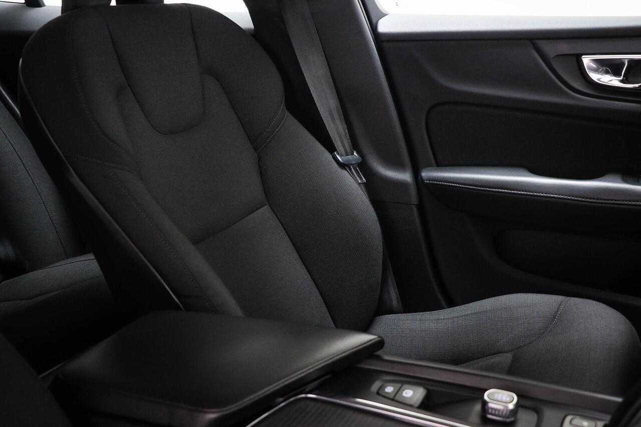 Volvo V60 2.0 B3 Momentum Advantage | CLIMATE / DRIVER ASSISTANCE / PARK ASSIST- PACK | DAB | APPLE | TREKHAAK