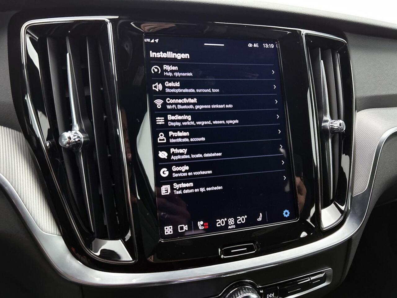 Volvo V60 2.0 T6 Plus Dark | Trekhaak | Sport Leder | 360* | Blis | Pilot