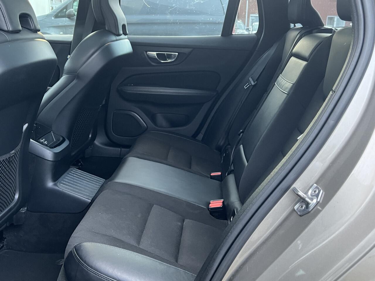 Volvo V60 2.0 T6 Recharge 340 pk AWD Momentum Pro Navigatie Trekhaak Panoramadak Head Up Camera PDC v+a Dab Carplay Extra Getint Glas NL Auto 1e Eigenaar Plug in Hybride