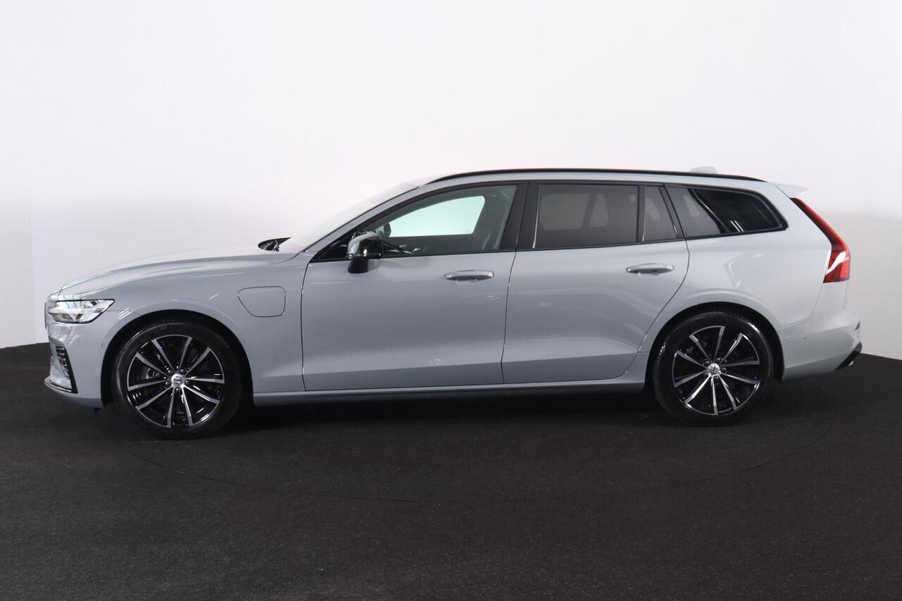 Volvo V60 T6 Recharge AWD Plus Dark - IntelliSafe Assist & Surround - 360º Camera - Harman/Kardon audio - Adaptieve LED koplampen - Verwarmde voorstoelen, stuur & achterbank - Parkeersensoren voor & achter - Elektr. bedienb. voorstoelen met geheugen - Extra getint 