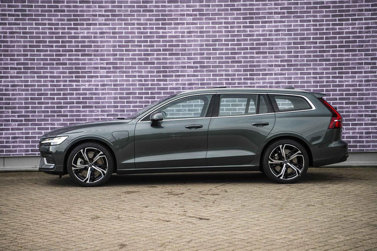 Volvo V60 2.0 T6 Plug-in hybrid AWD Plus Bright | Panoramadak | Adaptieve Cruise Control | Head Up Display | Forest Lake | Donker Glas | 360 Camera | 19" |