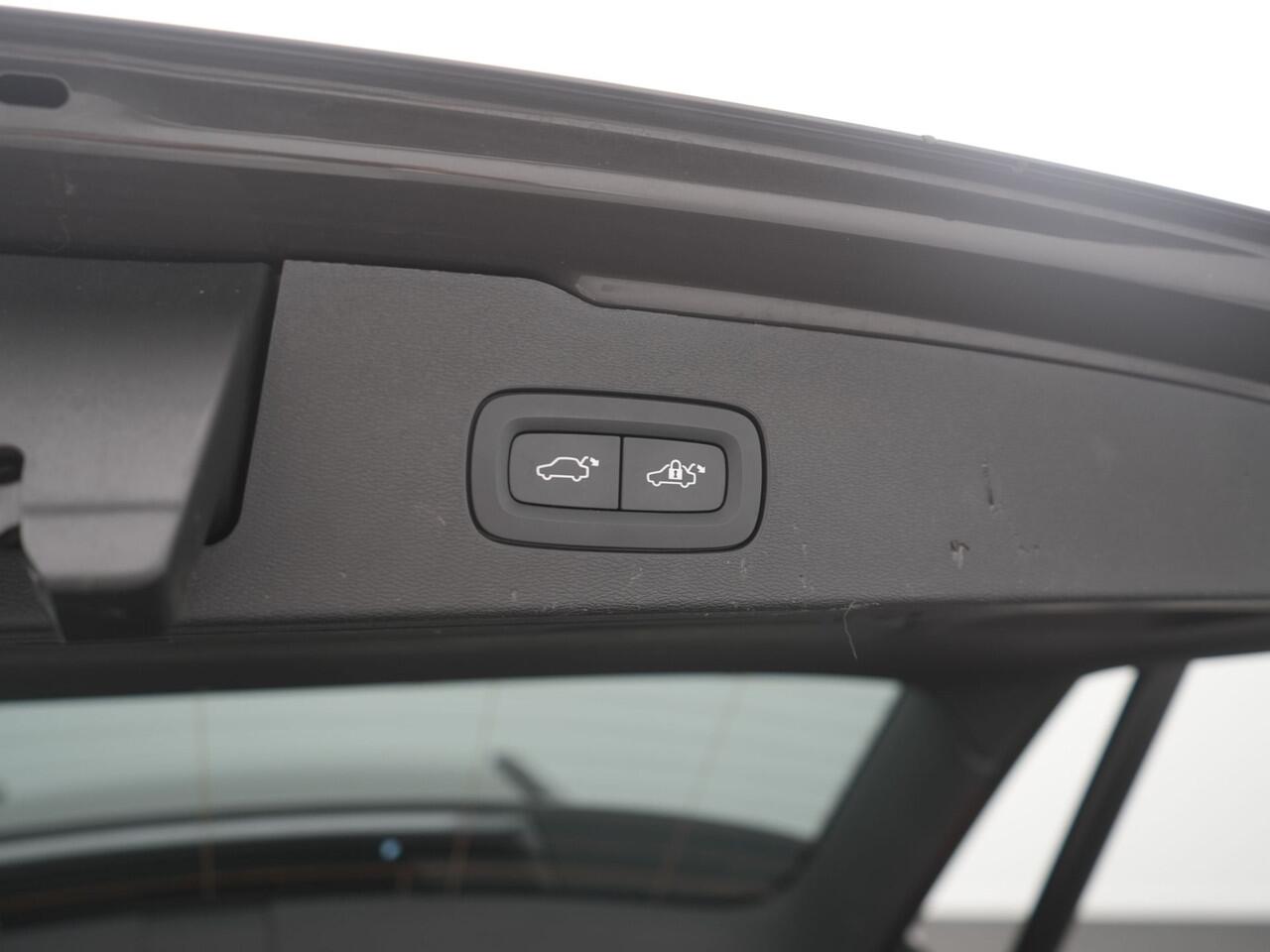 Volvo V60 2.0 B3 Core - Occasion Lease vanaf ¤589 p/m - RIJKLAARPRIJS - All seasonbanden - DAB+ - Achteruitrijcamera - Keyless Entry & GO - Stoel- en Stuurverwarming