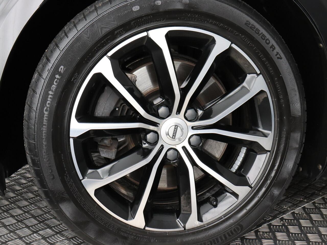 Volvo V60 2.0 B4 Momentum Business (NL-Auto / H&K / Stoel-Stuurverw. / ACC)