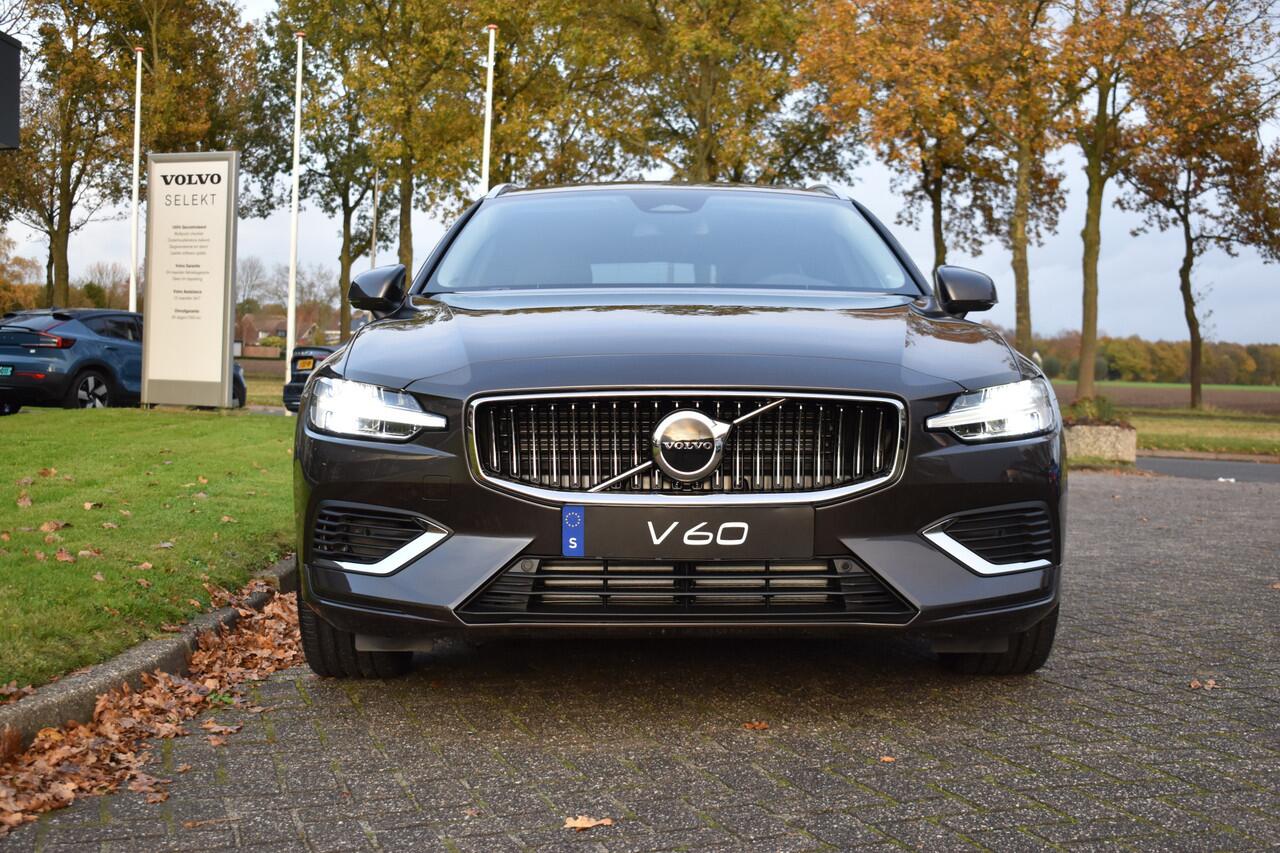 Volvo V60 T6 AWD 350PK Plug-in Hybrid Essential Edition | ¤3.000 Voordeel | Camera | 19"LMV | Stoel-stuur verwarming | Getint glas |