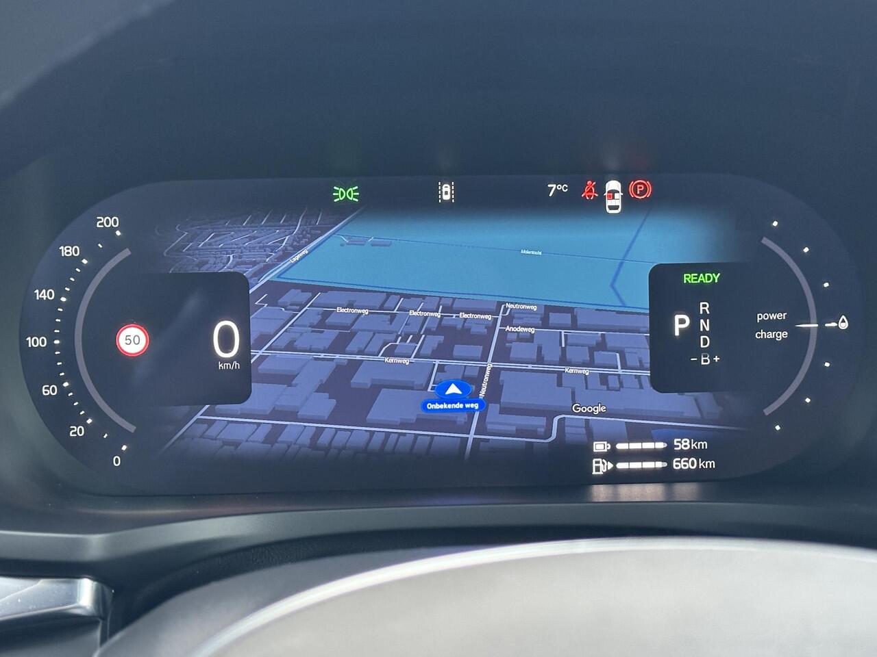 Volvo V60 2.0 T6 Plug-in hybrid AWD Plus Dark Adaptieve cruise control / BLIS / 360 camera / elektr. verst. Contourstoelen / stuur-,stoel-, voorruit verw. / Harman Kardon audio / Trekhaak / Keyless drive / All season banden