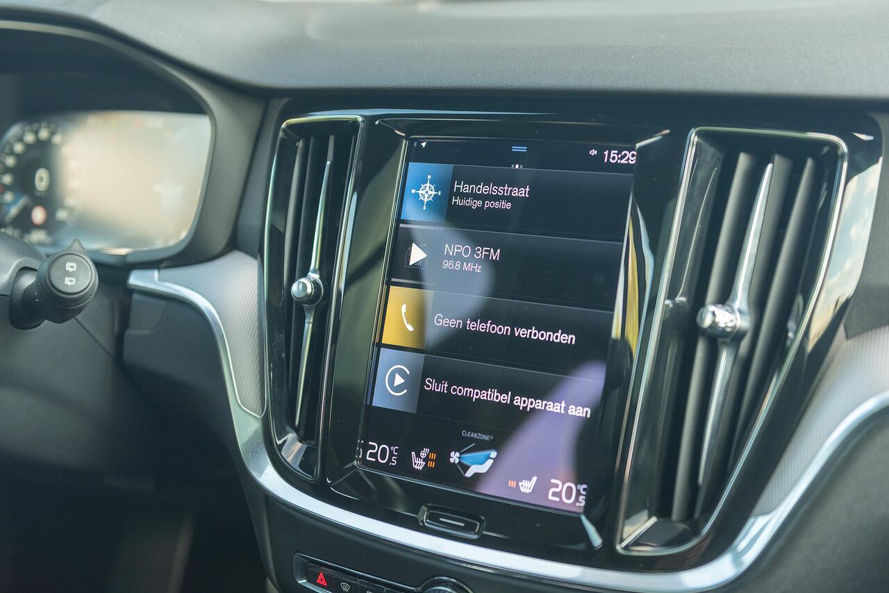 Volvo V60 T6 Aut. Plug-In Hybrid R-Design Leder Panoramadak 360Camera 340pk