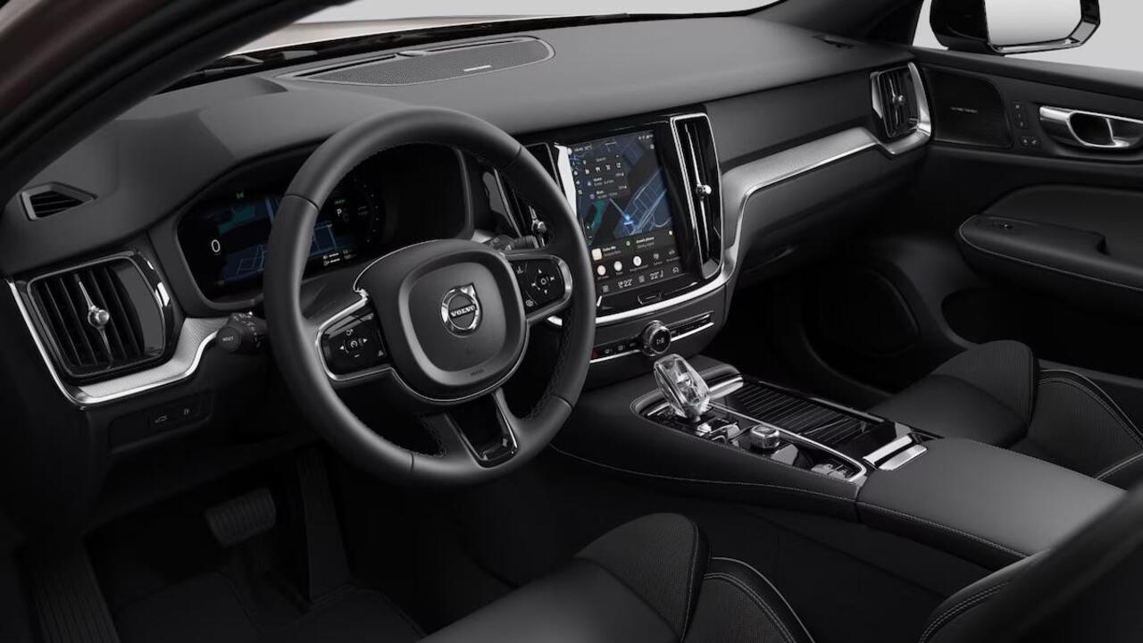 Volvo V60 2.0 T6 Plug-in hybrid AWD Plus Dark | Verwacht Nov. 2025 | Head-Up Display | 360º Camera | 19" Lichtmetalen Wielen | Premium Audio by Harman Kardon | Nappa Lederen Contourstoelen |