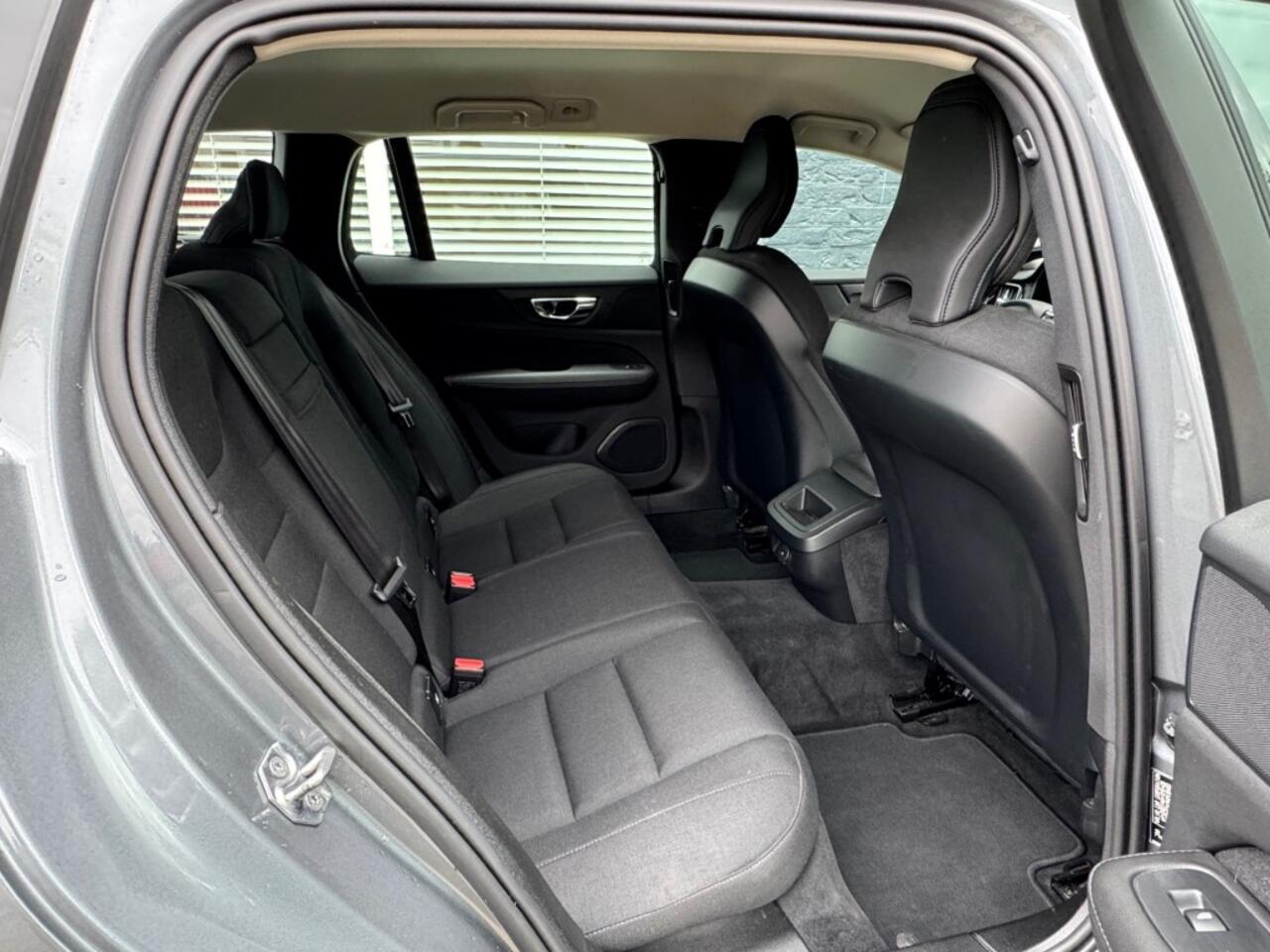 Volvo V60 2.0 D3 Momentum Pro + Camera + Key les + Navi - 11/2020 - 98 dkm Uniek!