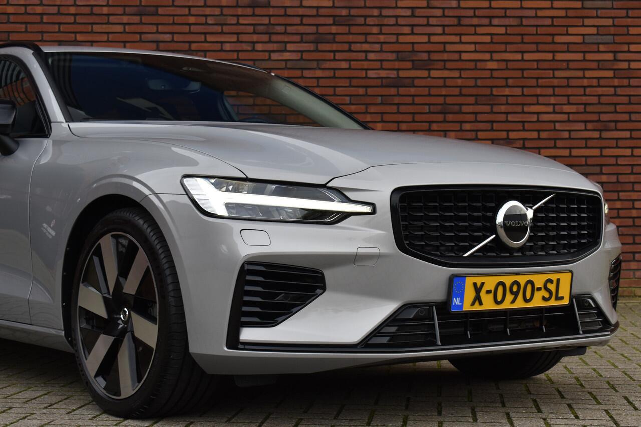 Volvo V60 T6 350PK Plug-in Hybrid AWD Plus Dark | Harman/Kardon | Lichtmetalen velgen 19" |