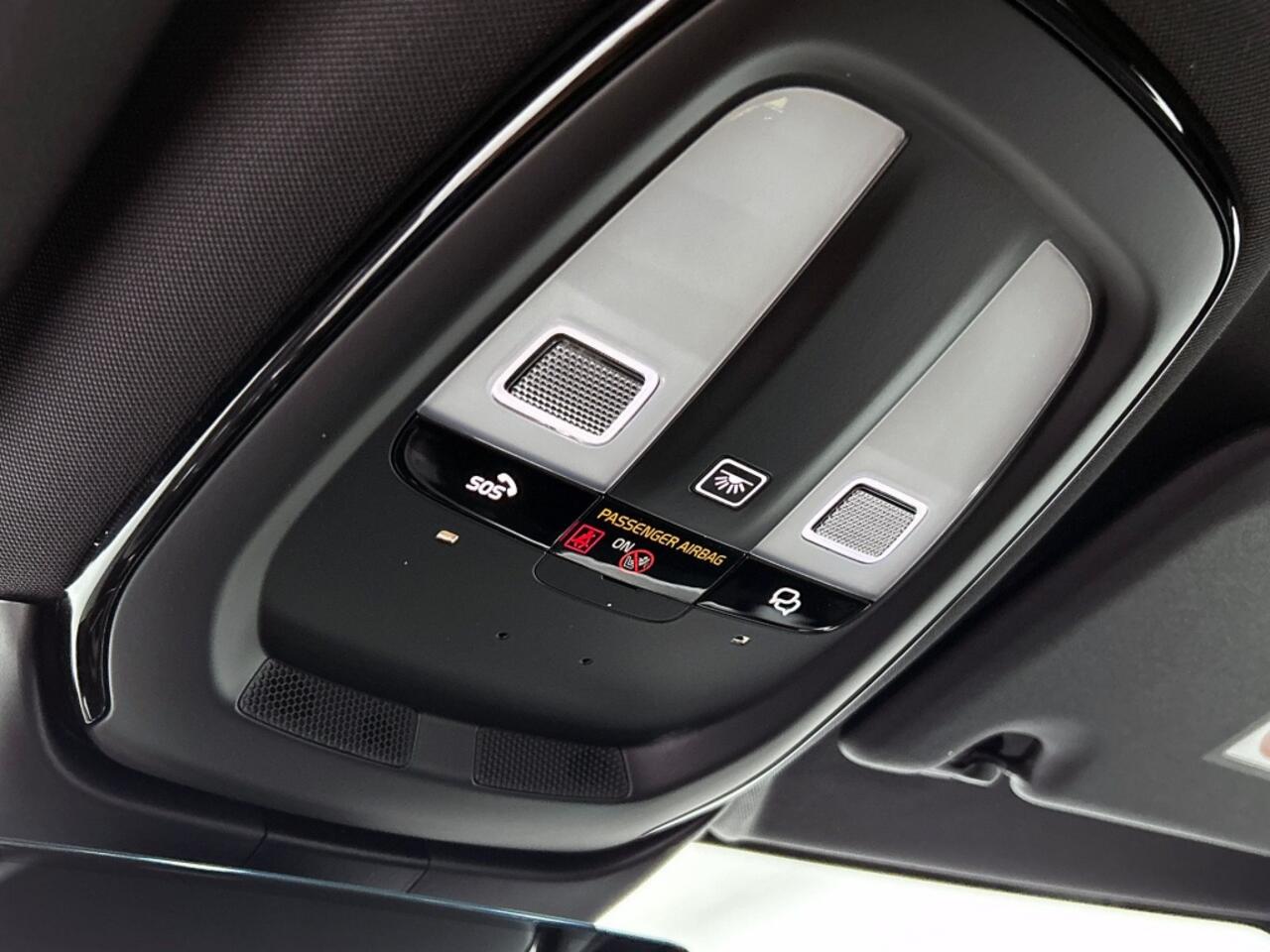 Volvo V60 2.0 T6 Plus Dark | Trekhaak | Sport Leder | 360* | Blis | Pilot