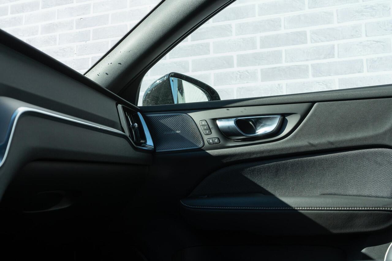 Volvo V60 T6 Plug-in hybrid AWD Plus Dark | Trekhaak | Adaptieve Cruise Control | Harman Kardon | BLIS| 360° camera | Stoelverw. V+A