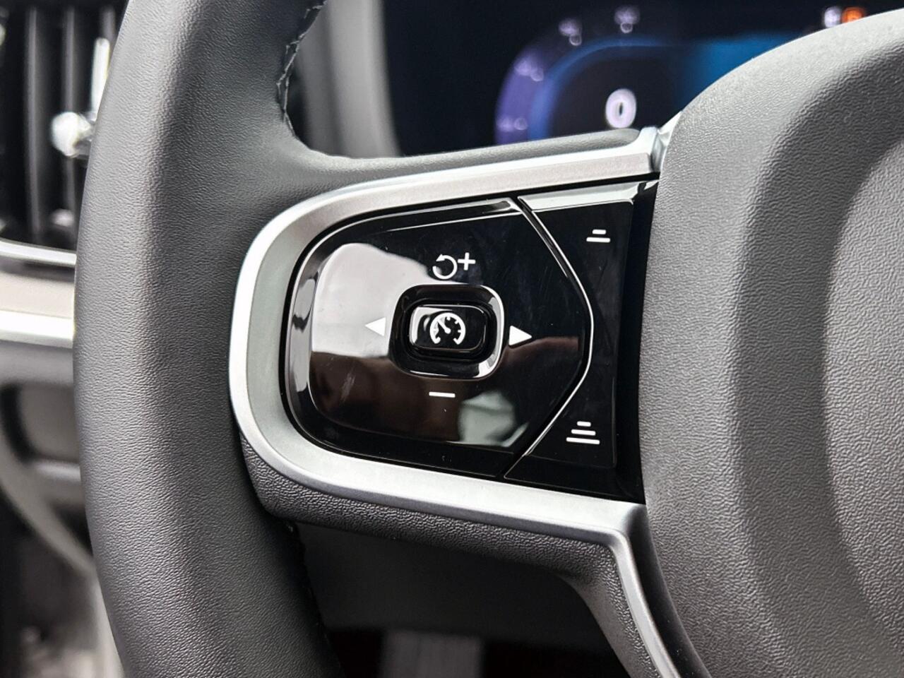 Volvo V60 2.0 T6 AWD Plus Dark | Trekhaak | Voorruit verwarming | Harman K