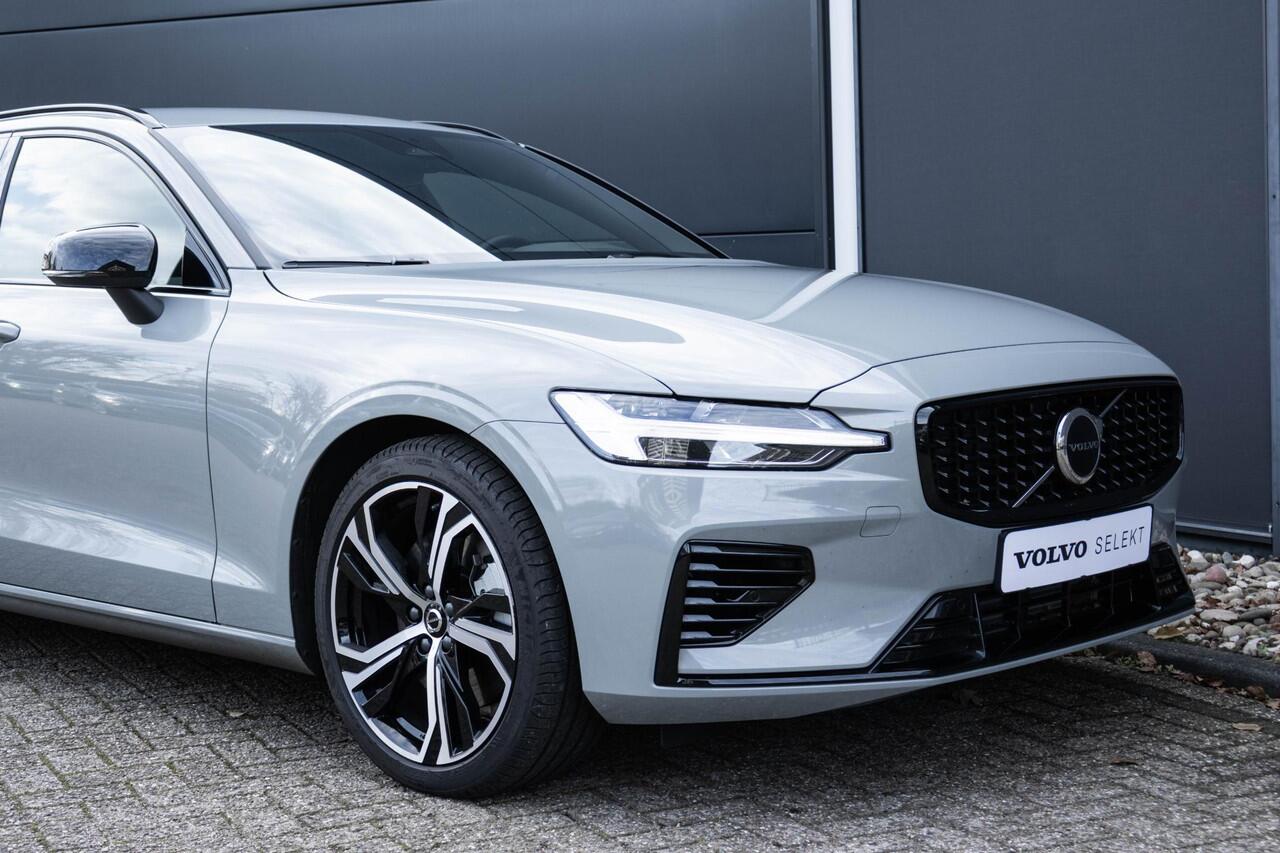Volvo V60 T6 Plug-in hybrid AWD Plus Dark | Verwarmbare voorstoelen | Verwarmbaar stuurwiel | Verwarmbare achterbank | Charcoal Sportleder | Zwarte hemel | 19 inch Lichtmetalen velgen | Parkeercamera | Elektrische verstelbare voorstoelen met geheugen | Premium audi