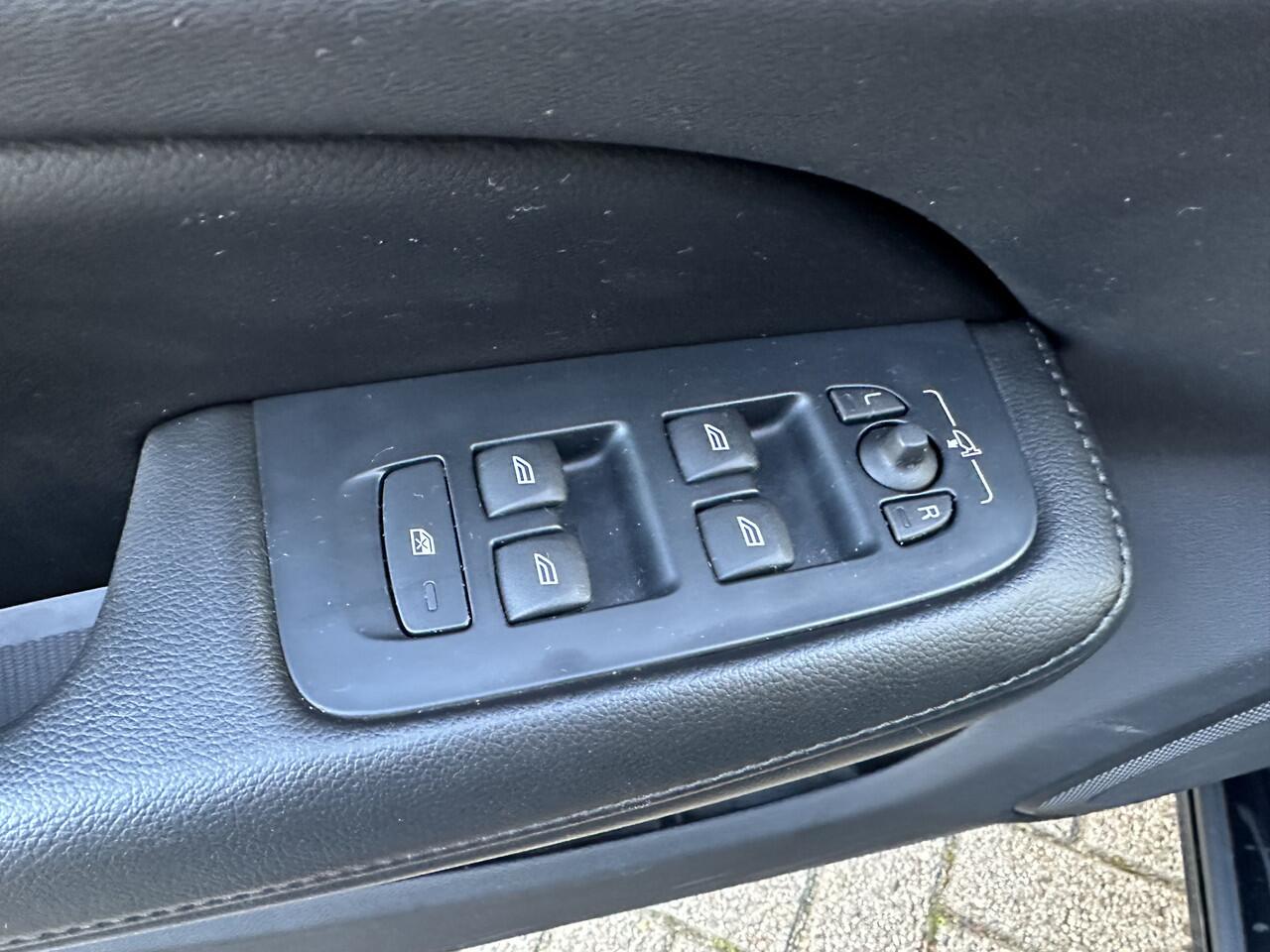 Volvo V60 2.0 B3 Momentum Advantage