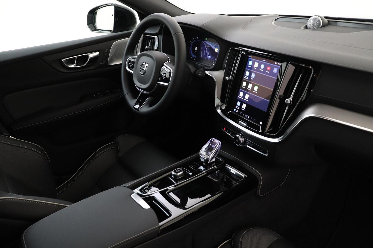 Volvo V60 T6 PLUG-IN HYBRID AWD ULTRA DARK -PANO.DAK|BOWERS&WILKINS|360°CAM|20"