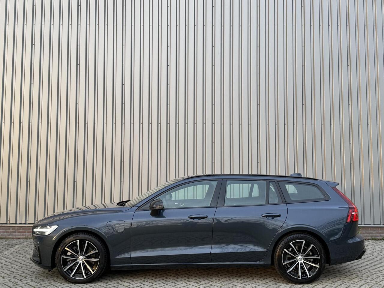 Volvo V60 2.0 T6 Plug-in hybrid AWD Plus Dark l Verwarmbare voorruit l Trekhaak l 360 Camera l