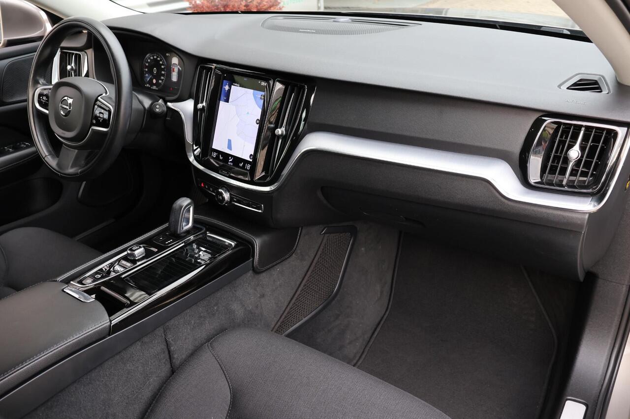 Volvo V60 2.0 T8 Recharge Business Pro 1e Eigenaar | NL-Auto | Volledig Onderh | BTW | 390PK | AWD | Elek Stoel+klep | Stoel/Stuur Verwarming | Camera | Ad Cruise | Climate | Full Led | Keyless | Navi | PDC | Start/Stop | 1 Laadkabel