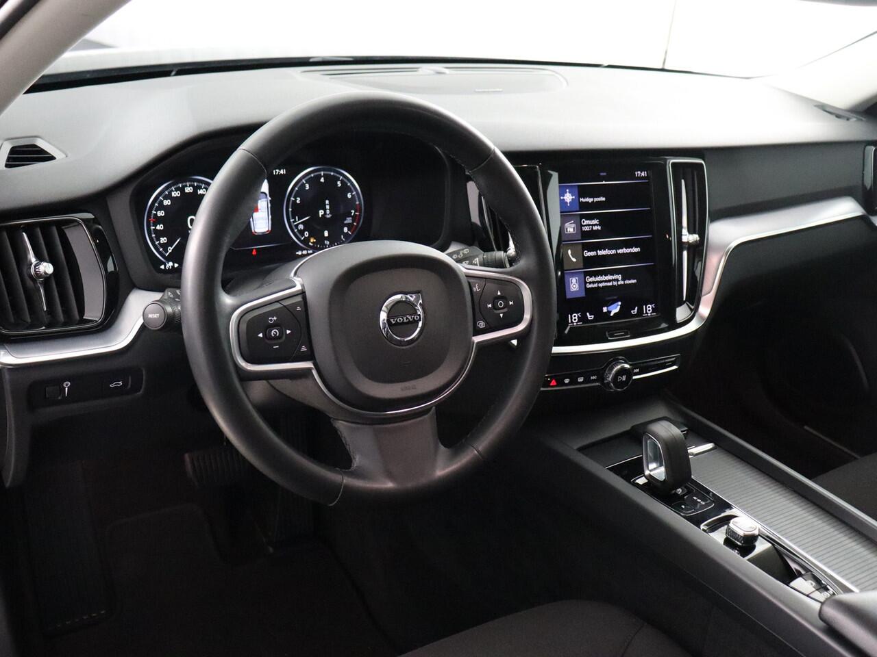 Volvo V60 2.0 B4 Momentum Business (NL-Auto / H&K / Stoel-Stuurverw. / ACC)