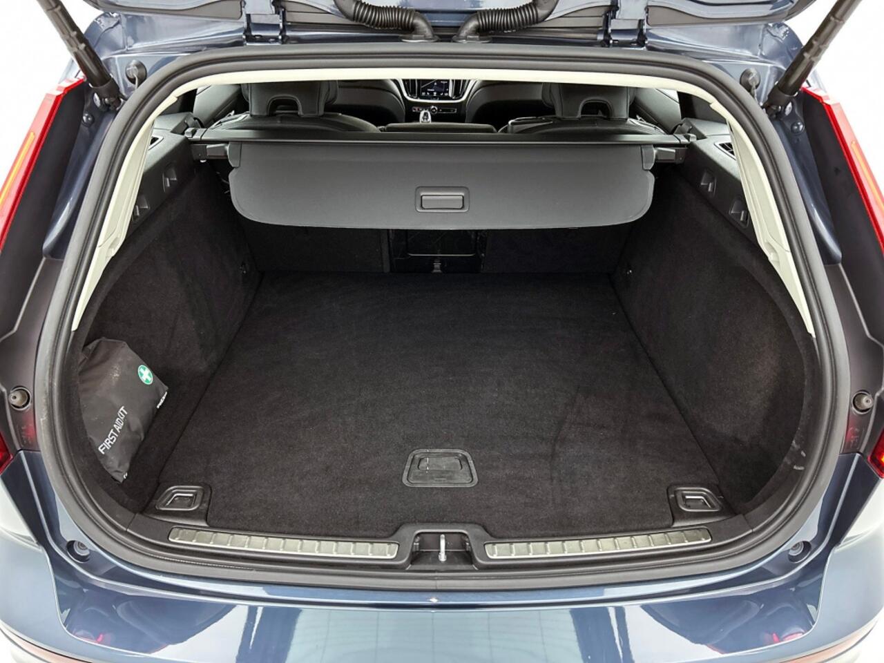 Volvo V60 2.0 T6 Inscription | Camera | Pilot Assist | BLIS |