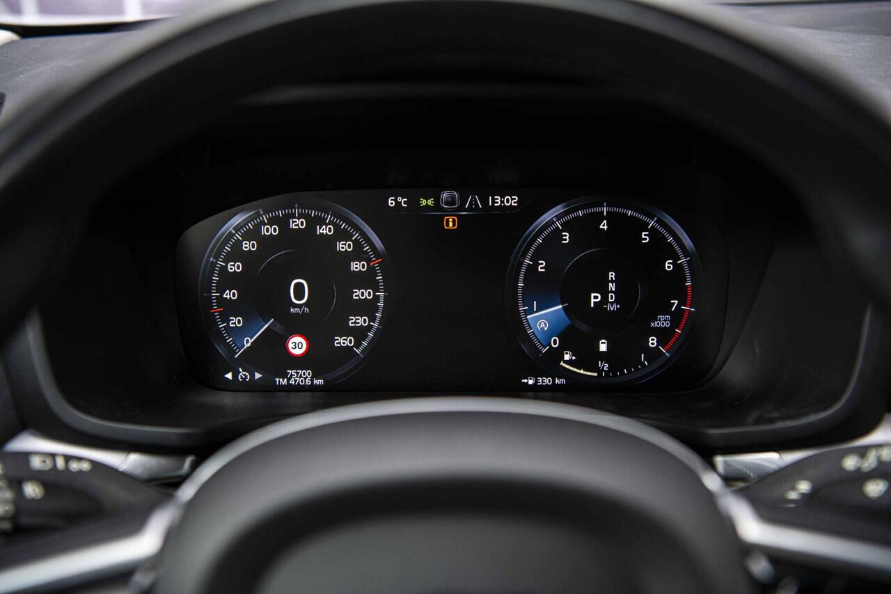 Volvo V60 2.0 B3 Momentum Advantage | Stoel- en stuurverwarming | Achteruitrijcamera | Parkeersensoren voor + achter | 17" velgen | Navigatie | Apple Carplay / Android Auto | LED koplampen |