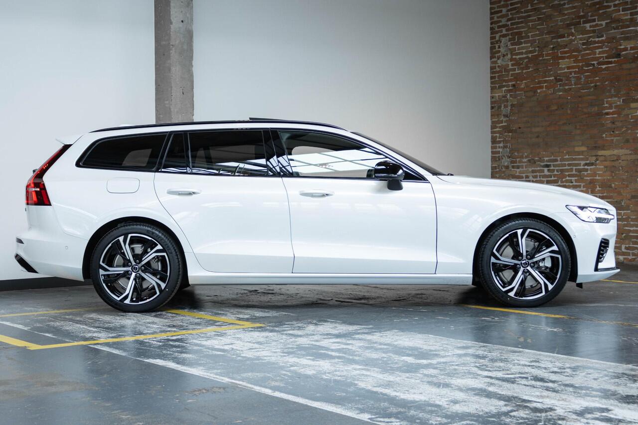Volvo V60 T6 Plug-in hybrid AWD Plus Dark | Head-Up Display | Schuif/Kantel Panoramadak | Harman Kardon Premium Audio | Nappa Lederen Contourstoelen | 360º Camera | Keyless