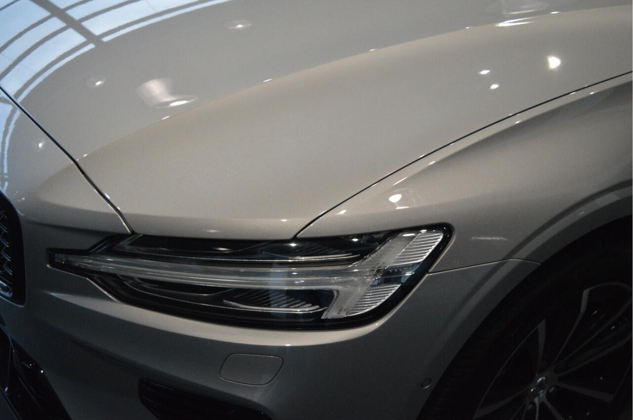 Volvo V60 2.0 T6 Plug-in hybrid AWD Plus Dark leer trekhaak camera !!