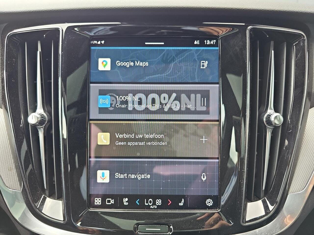 Volvo V60 2.0 T6 Plug-in hybrid AWD Plus Dark | Harman/Kardon Audio | 360 graden camera | Trekhaak | Sportstoelen |