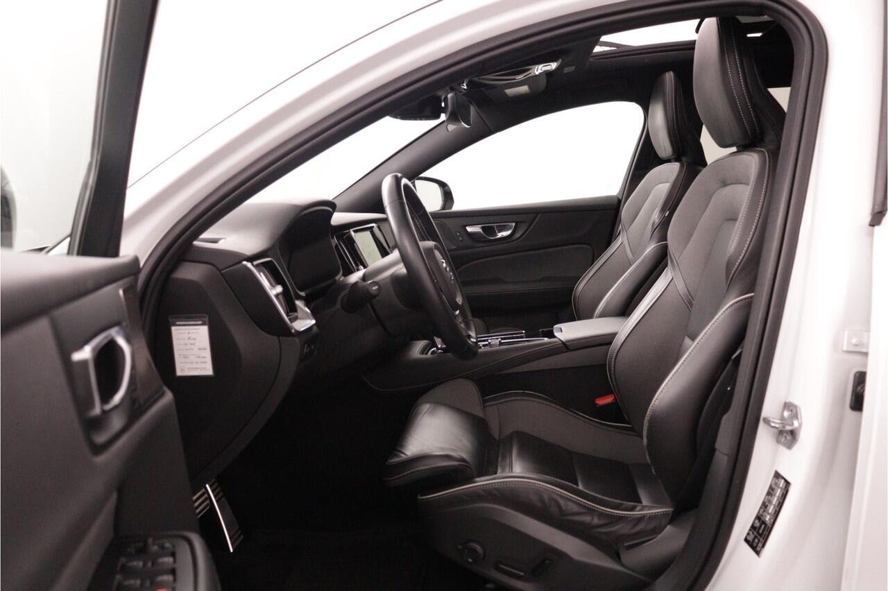 Volvo V60 2.0 T6 Recharge AWD R-Design 340 PK | 3D Camera | Trekhaak | Apple Car Play | Harman/Kardon | Panorama | Crystal White Pearl - RIJKLAAR