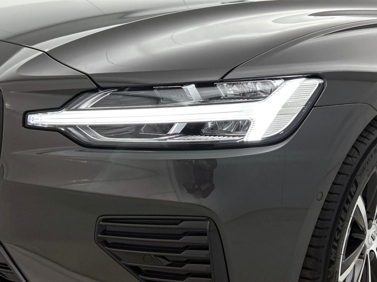 Volvo V60 2.0 T6 Plus Dark | Trekhaak | Sport Leder | 360* | Blis | Pilot