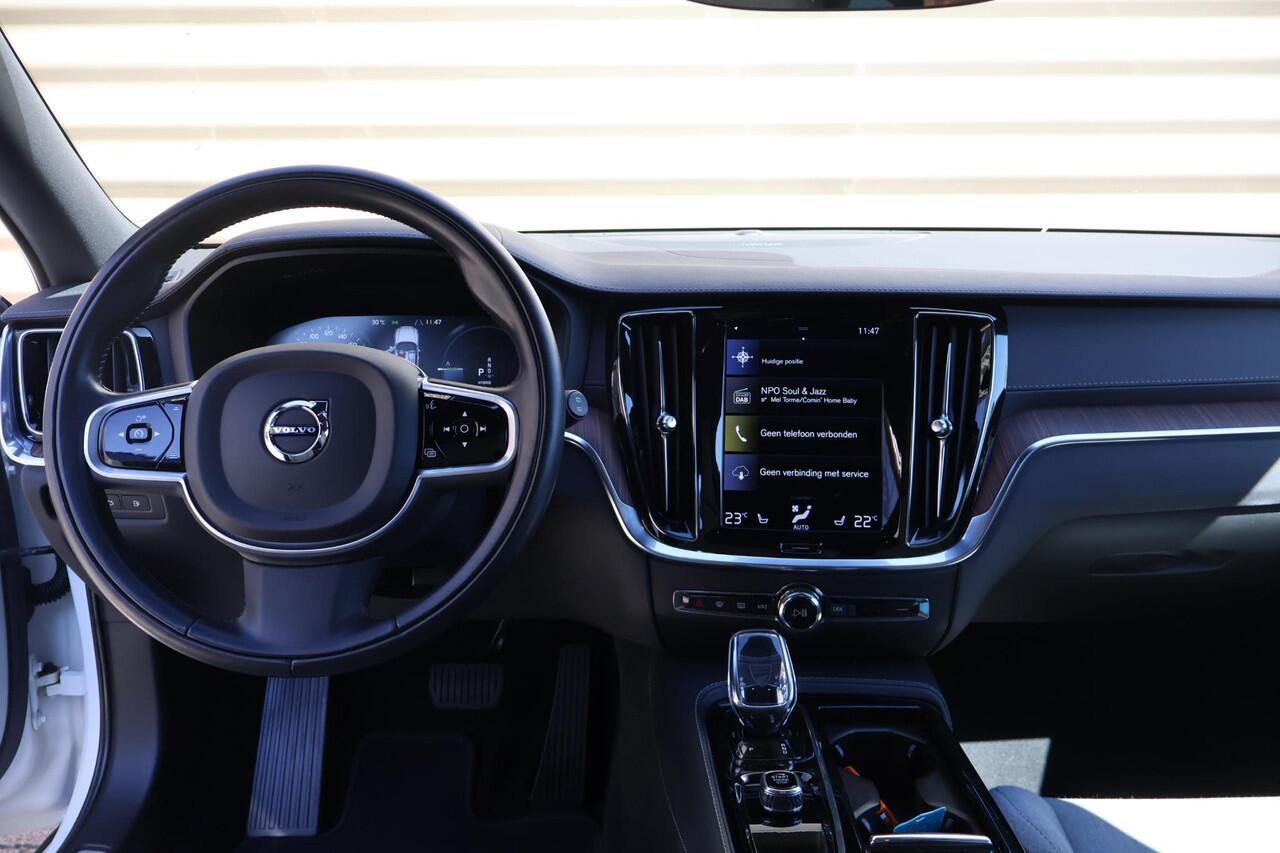 Volvo V60 T6 Recharge AWD Inscription | Wool blend bekleding | Trekhaak elktr. | Pilot assist