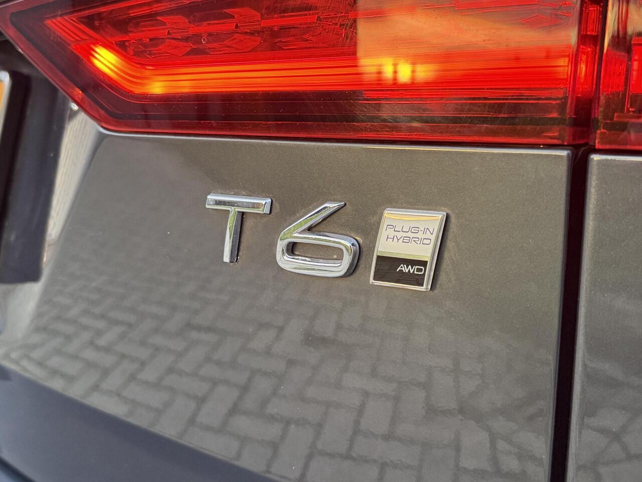 Volvo V60 2.0 T6 Plug-in hybrid AWD Plus Dark l Verwarmbare voorruit l Trekhaak l 360 Camera l