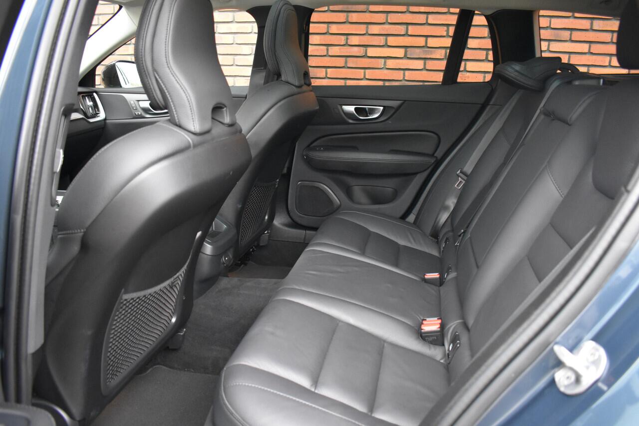 Volvo V60 B4 211PK Automaat Plus Dark | Climate | Trekhaak | Schuif-/kanteldak | Lighting |